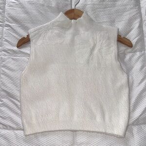 Elegant White Sleeveless Sweater. New.